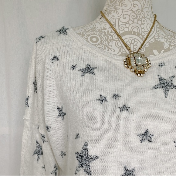 Hollister // White Open Knit Sweater Grey Stars All Over Long Sleeves Medium - Picture 3 of 10